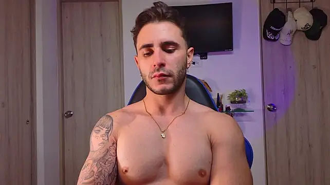 Latino_stud4u Webcam-Show