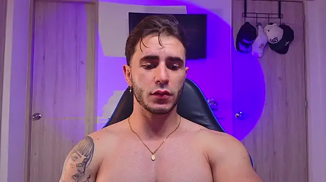 Latino_stud4u 웹캠 쇼