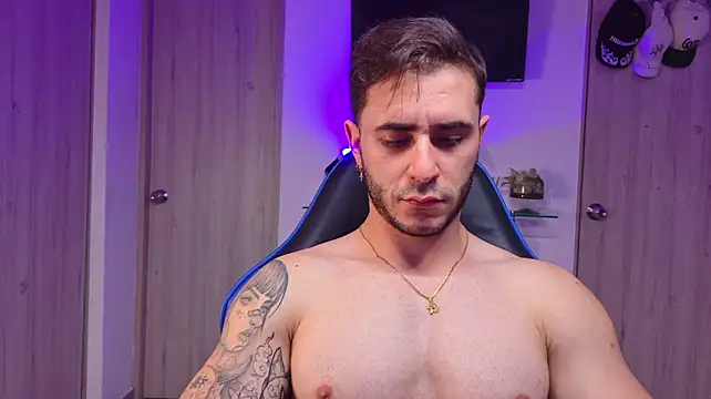 Latino_stud4u Webcam-Show