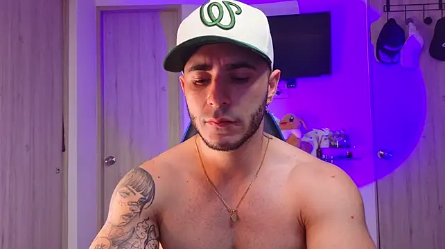 Latino_stud4u 웹캠 쇼