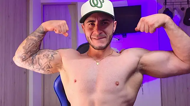 Latino_stud4u: διαδικτυακό σόου στην κάμερα