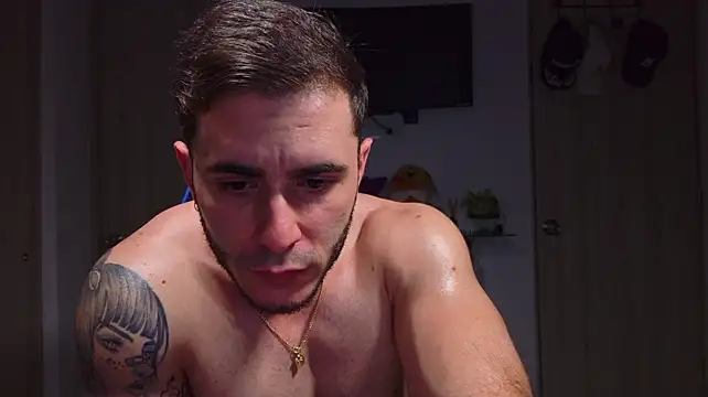 Latino_stud4u's Webcam Show