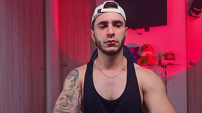 Latino_stud4u's Webcam Show