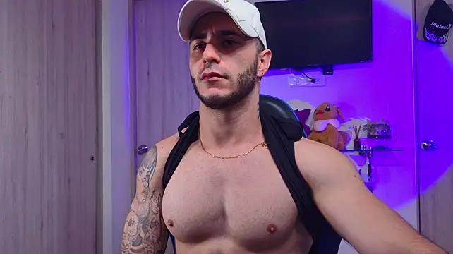 Latino_stud4u: διαδικτυακό σόου στην κάμερα