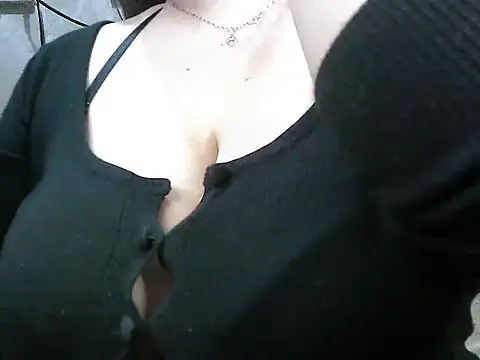 SquirtSellene18のライブXXXチャット