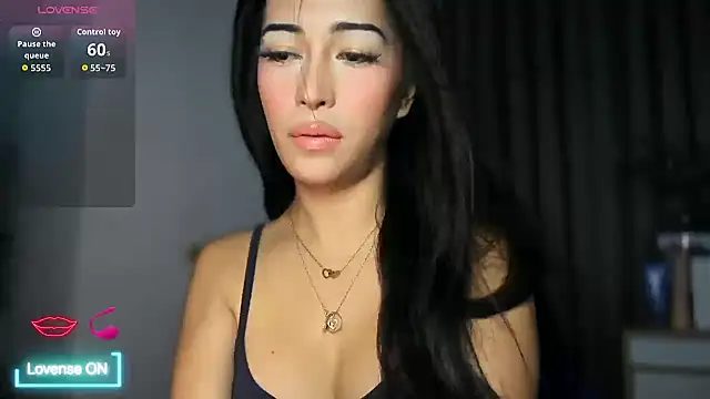 Jasmine_Elcock Show in webcam