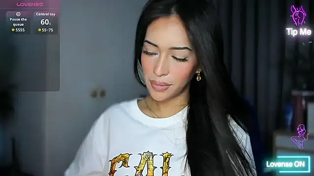 Jasmine_Elcock Show in webcam