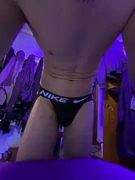 Živá chatovací místnost Cloudd_Kingg_Iceyyy