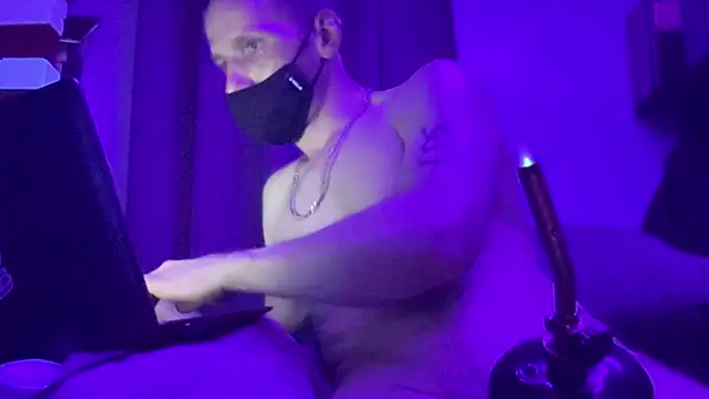 Cloudd_Kingg_Iceyyy: διαδικτυακό σόου στην κάμερα