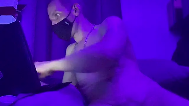 Cloudd_Kingg_Iceyyy Show in webcam