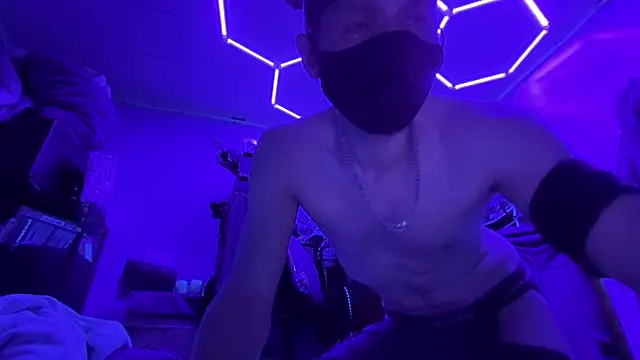 Cloudd_Kingg_Iceyyy Show in webcam