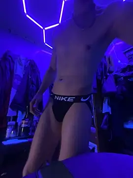 Pokazy przed kamerką – Cloudd_Kingg_Iceyyy