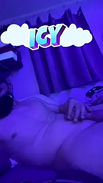 Cloudd_Kingg_Iceyyy: διαδικτυακό σόου στην κάμερα