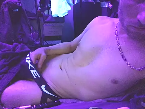 Pokazy przed kamerką – Cloudd_Kingg_Iceyyy
