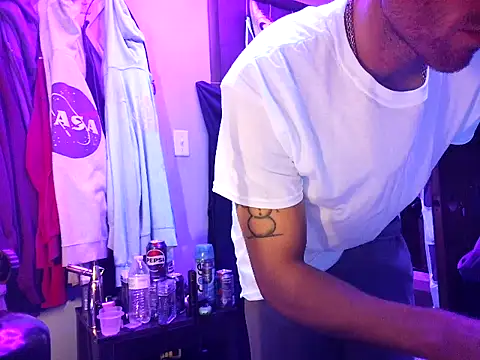 Cloudd_Kingg_Iceyyy: διαδικτυακό σόου στην κάμερα