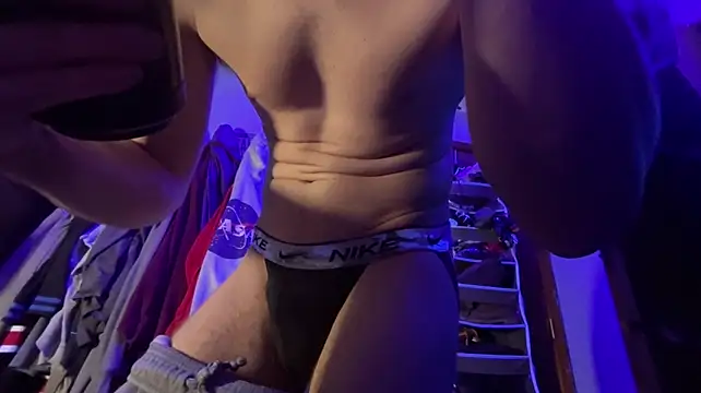 Cloudd_Kingg_Iceyyy Show in webcam