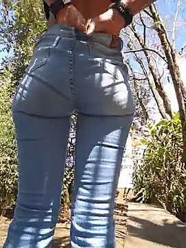 Show modela Yuky_ta na web-kameri