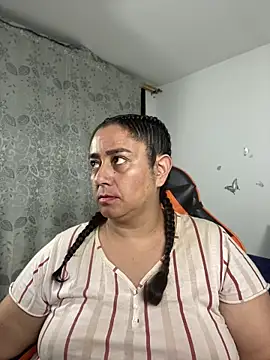 agathaxxx-69's Live XXX Chat