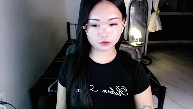Vivorey_Leighn Show in webcam