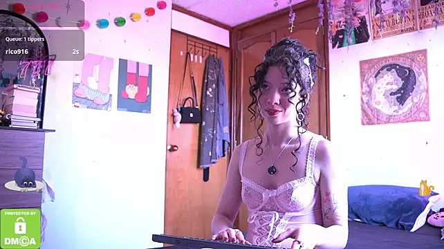 Katyroronoa élő XXX-chatje