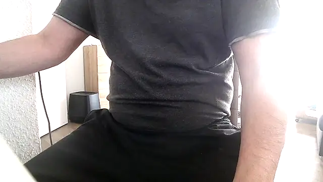 Show modela lattenjo na web-kameri