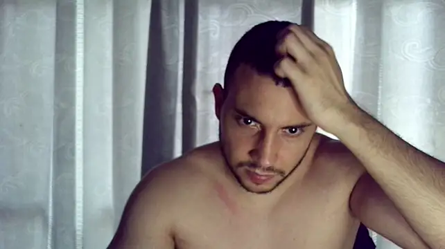 Armando_2002 Chat XXX in diretta
