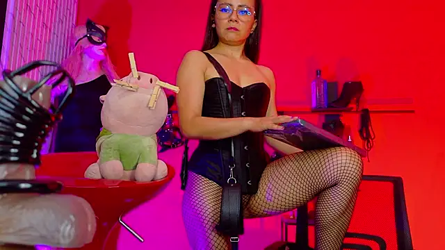 Pokazy przed kamerką – MistressSlut1