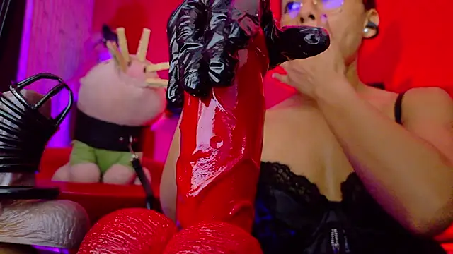 Pokazy przed kamerką – MistressSlut1