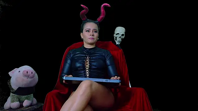 Pokazy przed kamerką – MistressSlut1