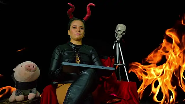 MistressSlut1's Webcam Show
