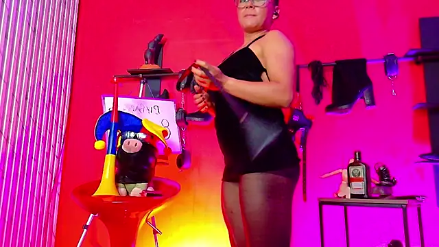 MistressSlut1's Webcam Show