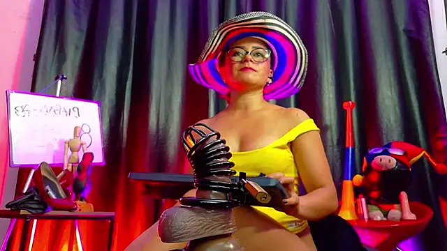 Pokazy przed kamerką – MistressSlut1