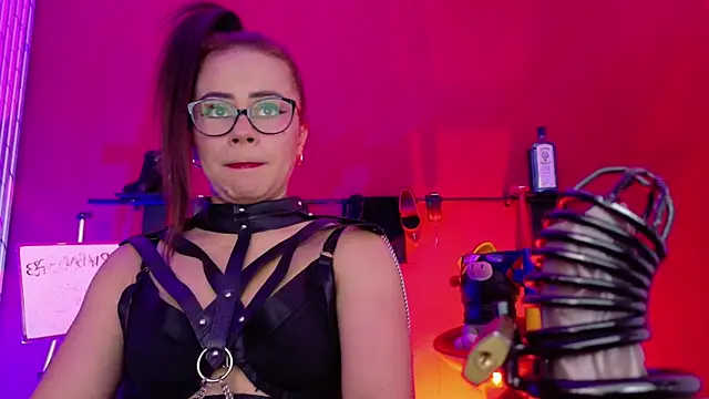 MistressSlut1 网络视讯表演
