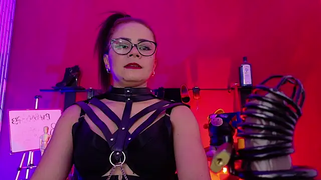 Show modela MistressSlut1 na web-kameri