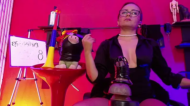 MistressSlut1 Show in webcam