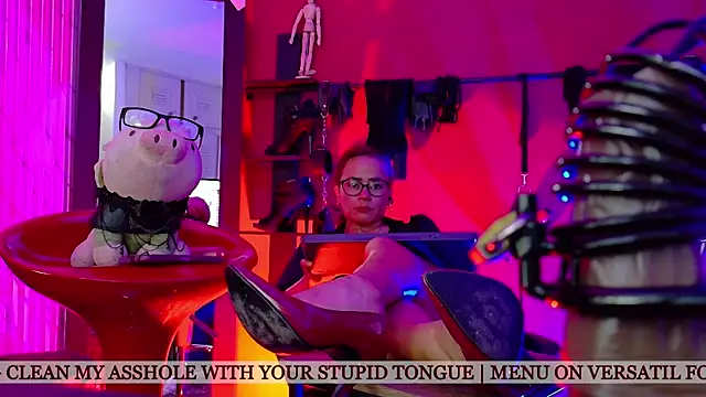 Pokazy przed kamerką – MistressSlut1