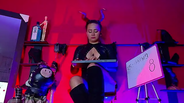 MistressSlut1's Live Sex Cam Show