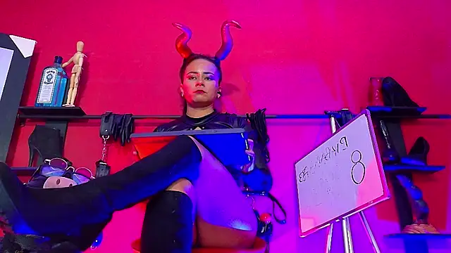 MistressSlut1's Webcam Show