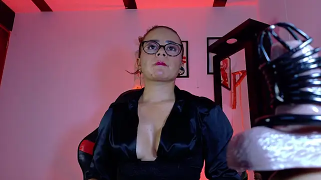 MistressSlut1 网络视讯表演