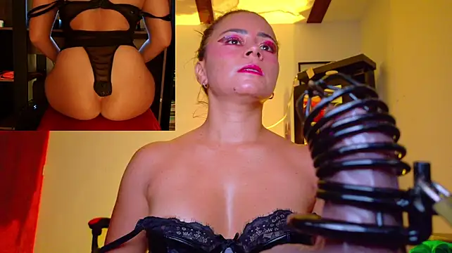 MistressSlut1 网络视讯表演