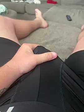 Daddyrichzzzz24: διαδικτυακό σόου στην κάμερα