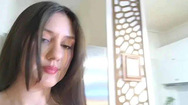 diamond_desiree: онлайн-секс-чат