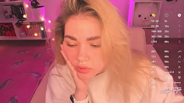 pussy-kattt Chat XXX live