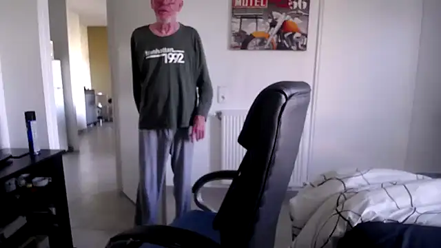 jimmy73490 Show in webcam