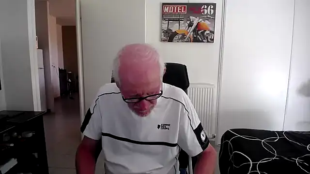 jimmy73490 Show in webcam