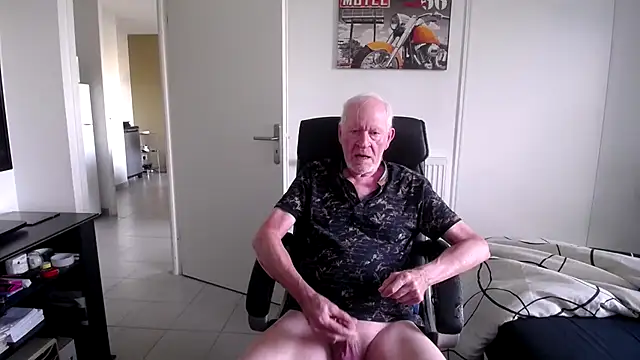 jimmy73490 Show in webcam