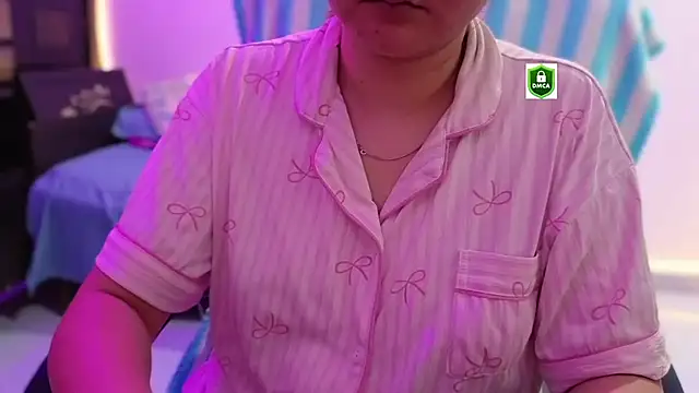 Rosiya_'s Live XXX Chat