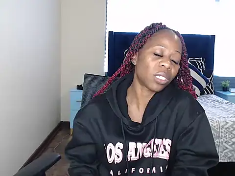 QUEENMANDYY's Live XXX Chat