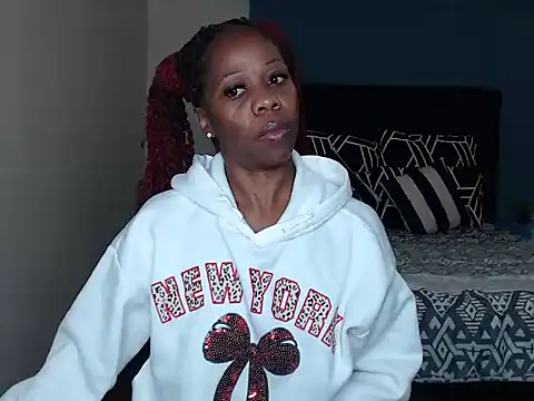 QUEENMANDYY's Live XXX Chat