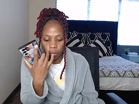 צ'אט XXX בשידור חי של QUEENMANDYY